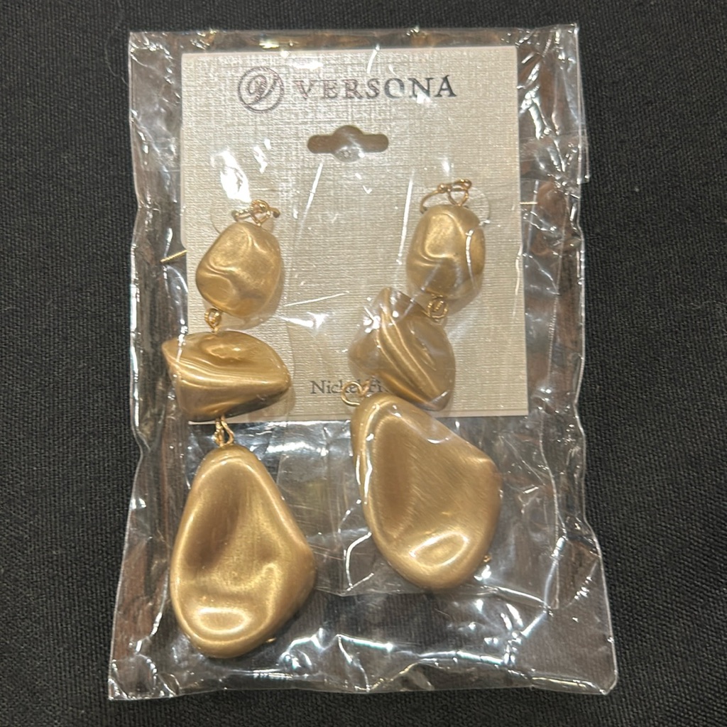 Versona Gold Chunky Dangle Earrings 11$